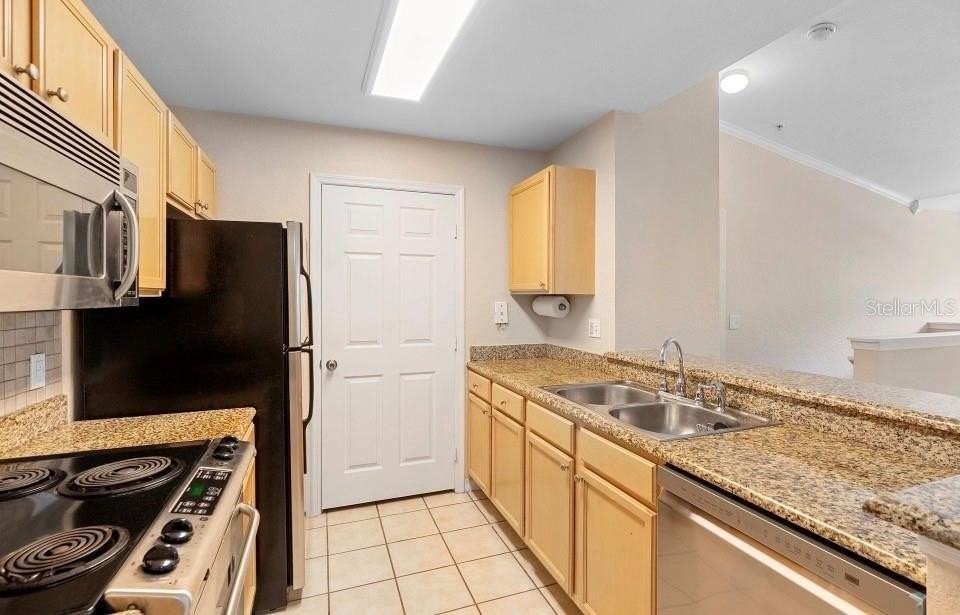 910 Regatta Bay Dr #5-201 - Photo 5 of 23