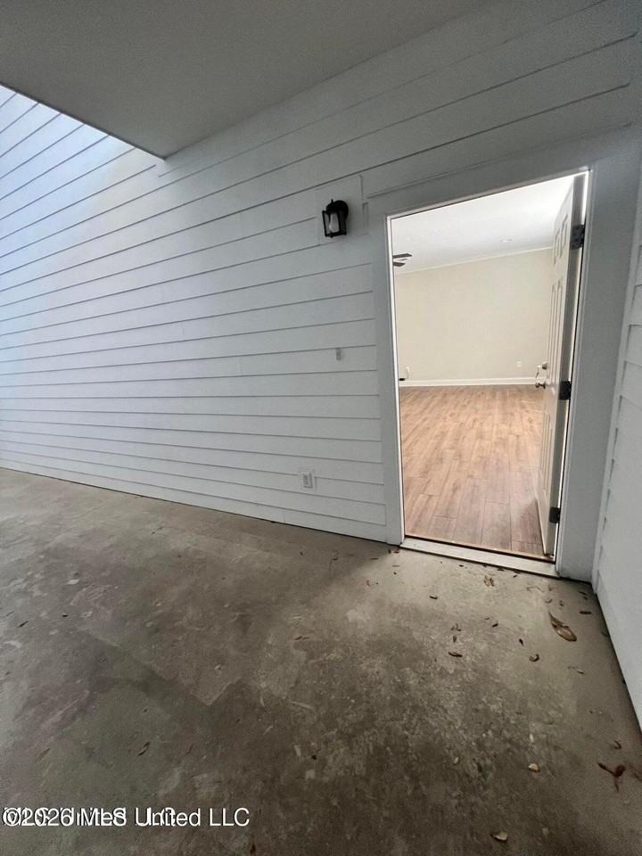 111 Armand Oaks - Photo 4 of 18