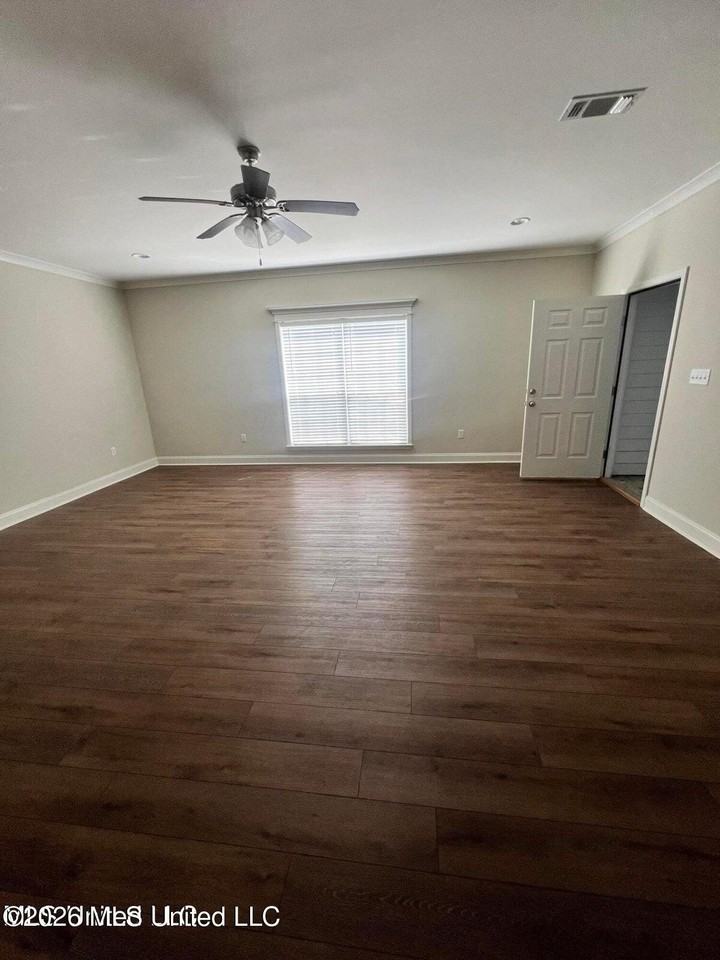 111 Armand Oaks - Photo 6 of 18