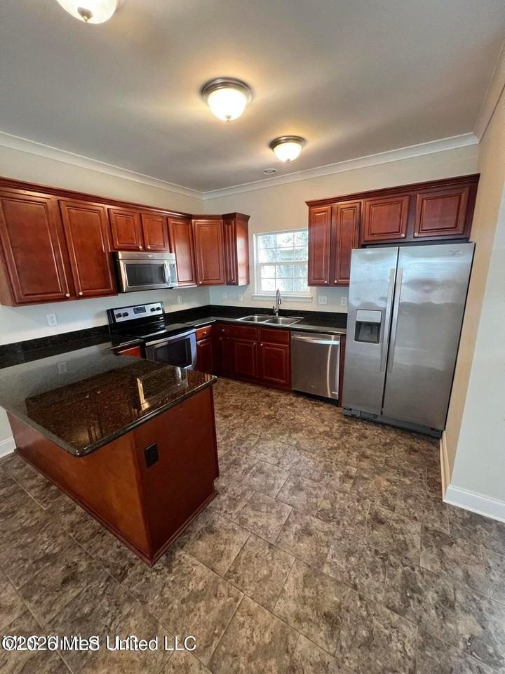 111 Armand Oaks - Photo 7 of 18
