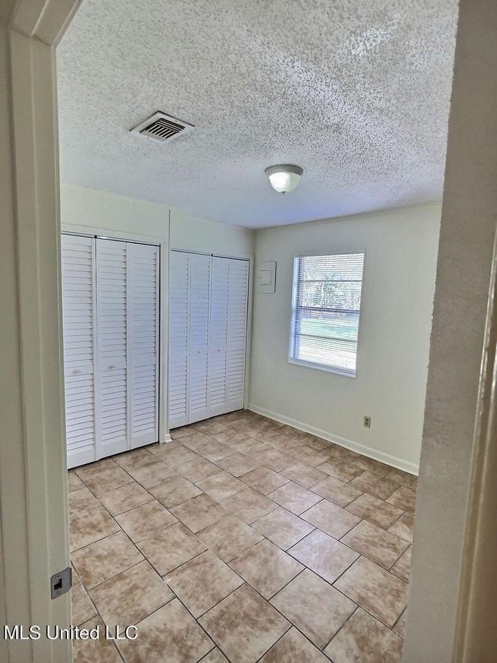 318 Porter Ave Apt 203 - Photo 4 of 11