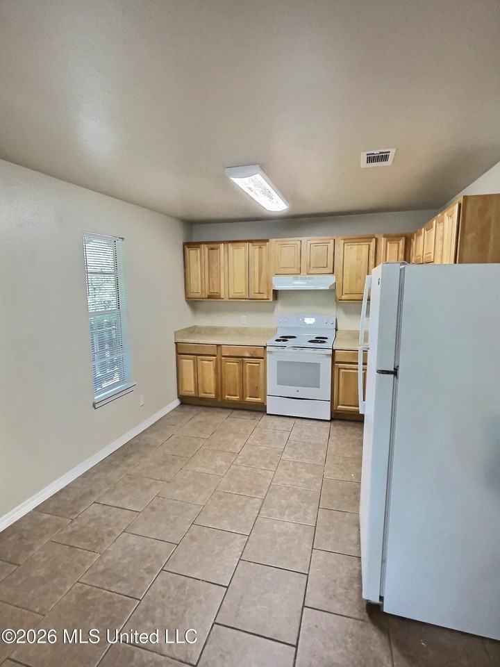 318 Porter Ave Apt 201 - Photo 6 of 11