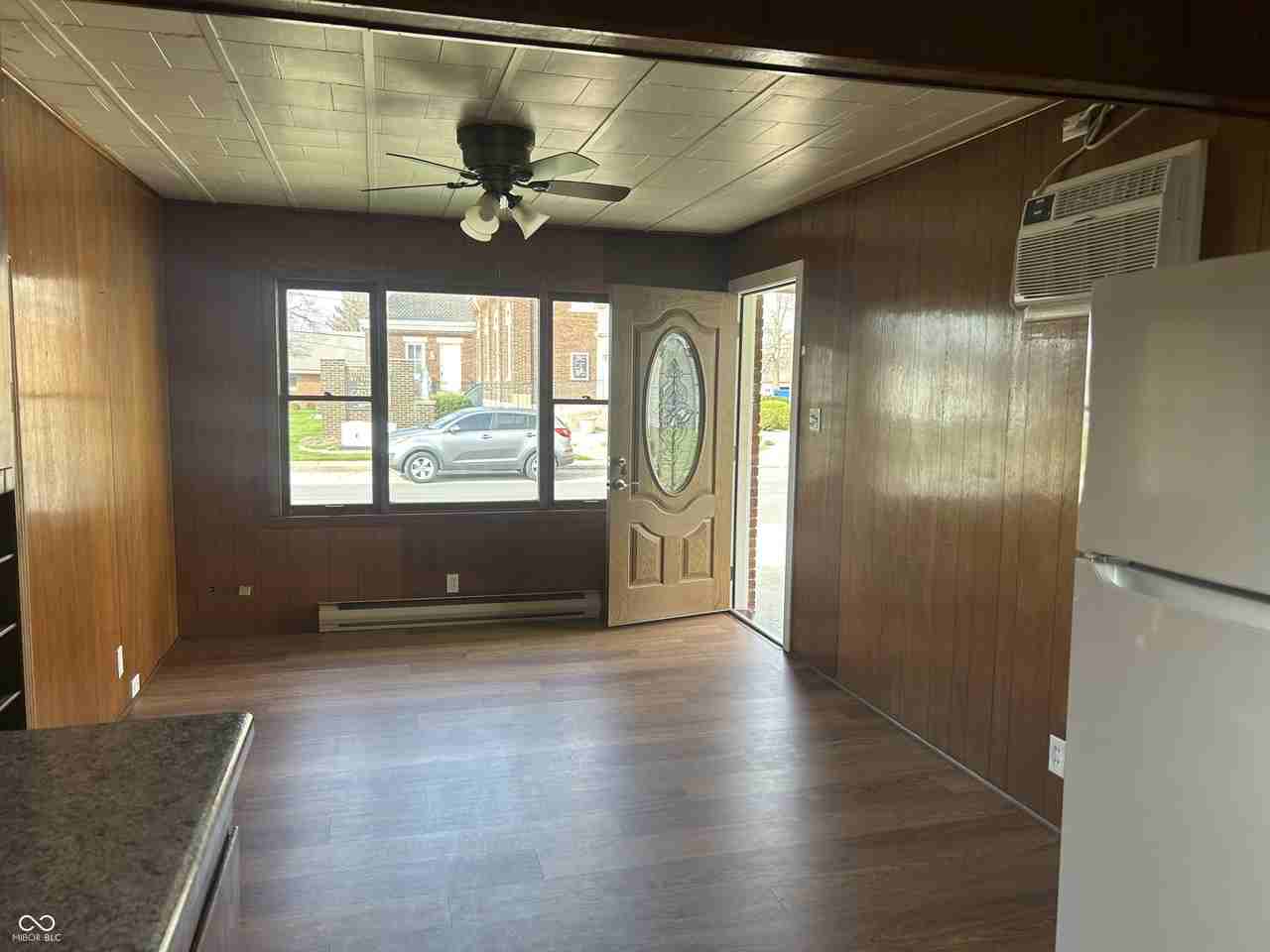 511 S Maple St - Photo 2 of 10