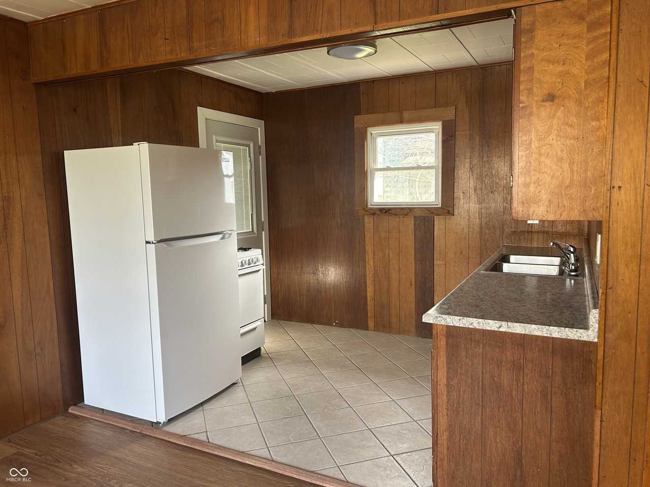 511 S Maple St - Photo 3 of 10