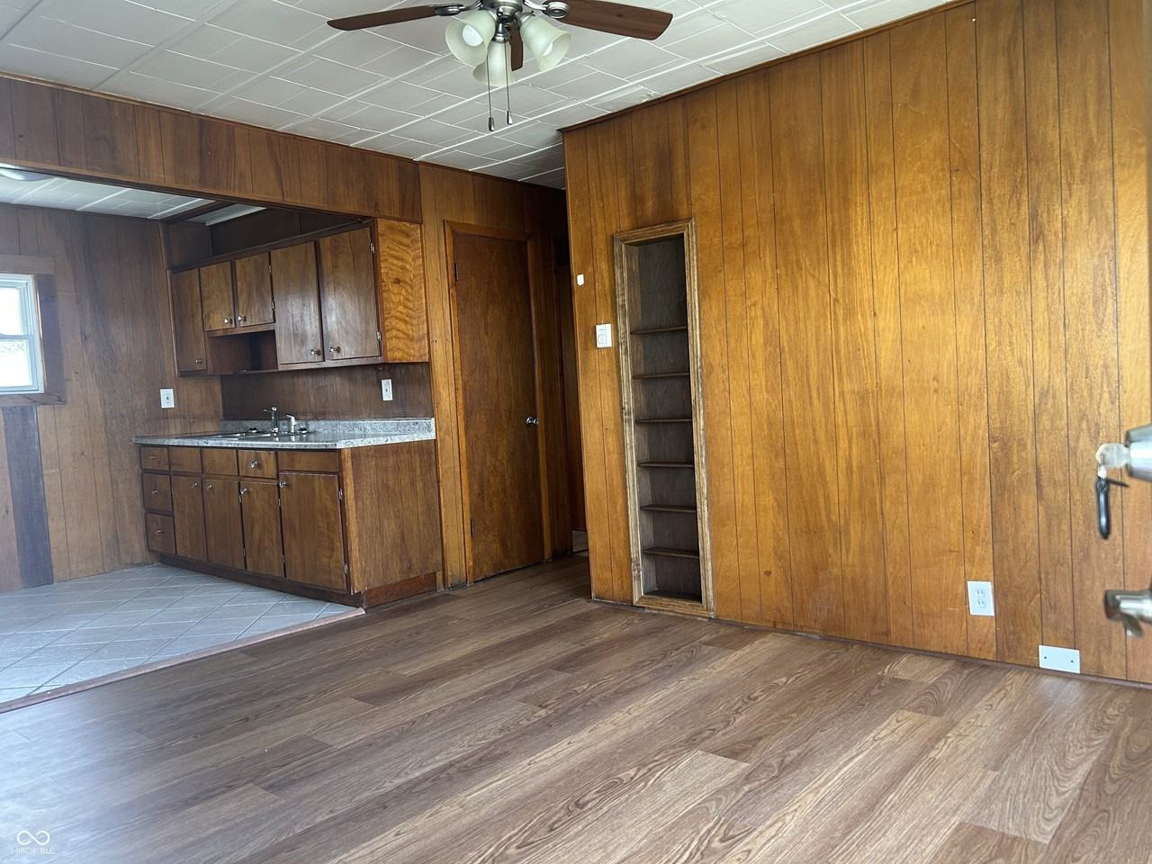 511 S Maple St - Photo 4 of 10