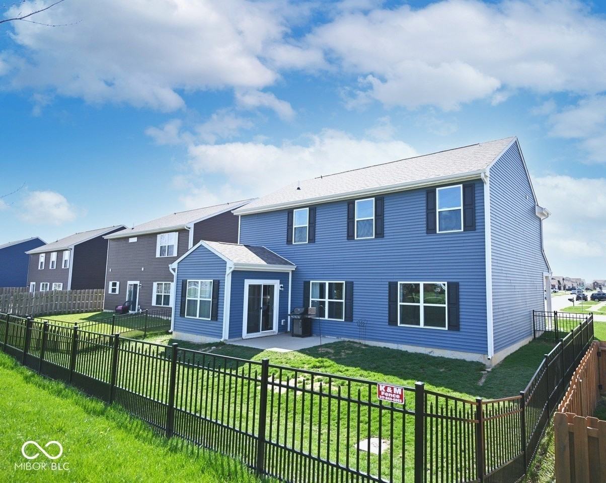 2441 Shadowbrook Trce - Photo 4 of 12