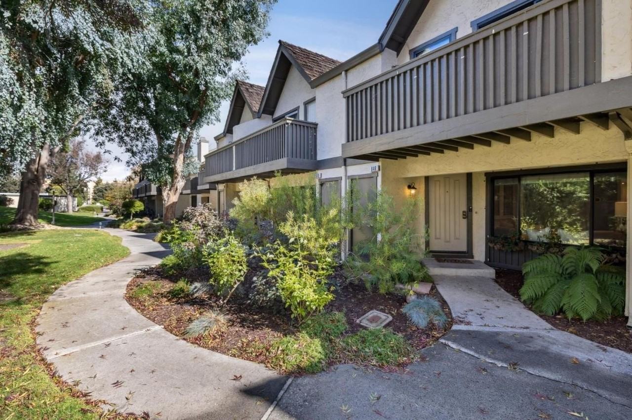 646 S Ahwanee Ter - Photo 2 of 40