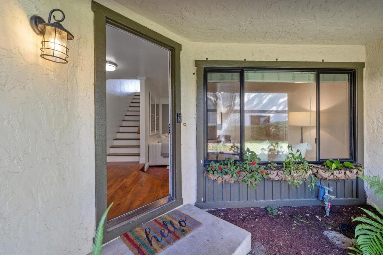 646 S Ahwanee Ter - Photo 3 of 40