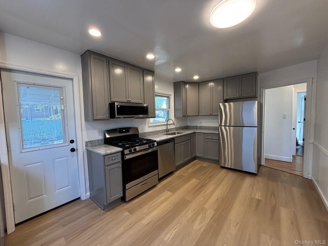 14 Chamberlain Ave Unit 1 - Photo 4 of 17