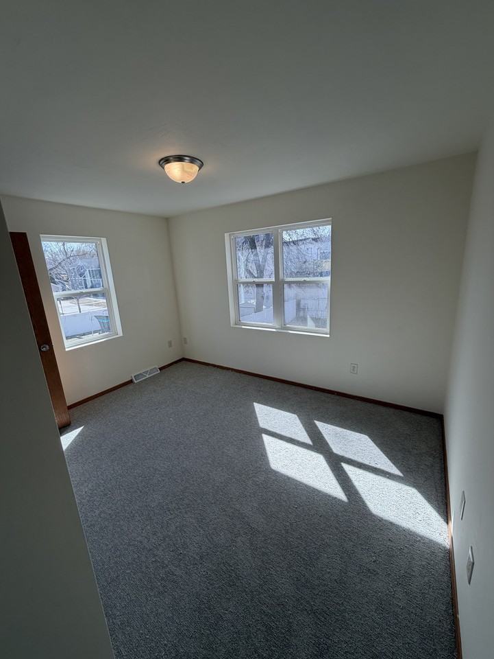 722 Crooks St #1 - Photo 3 of 6