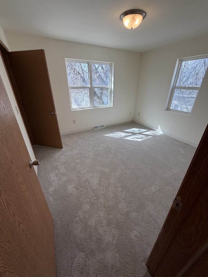 722 Crooks St #1 - Photo 5 of 6