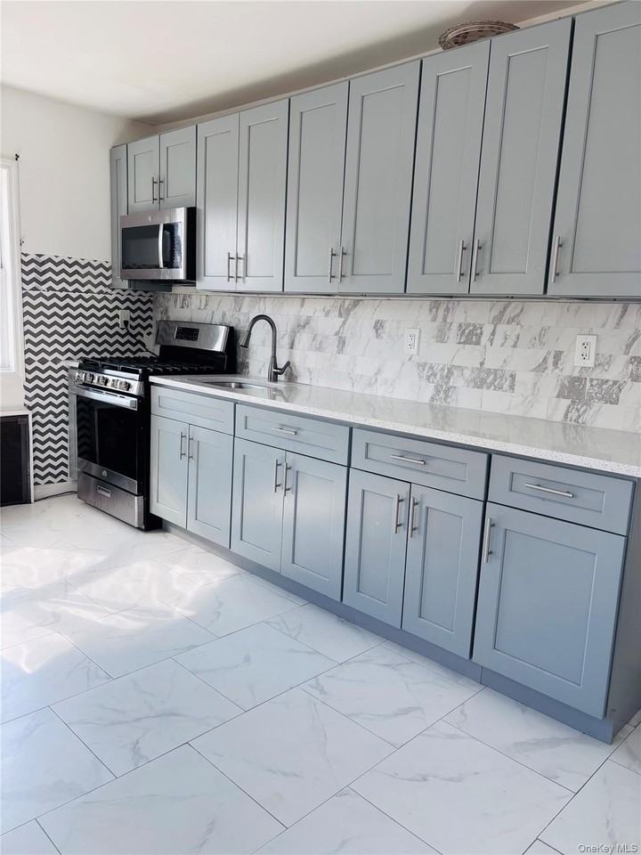 11522 222nd St - Photo 2 of 8