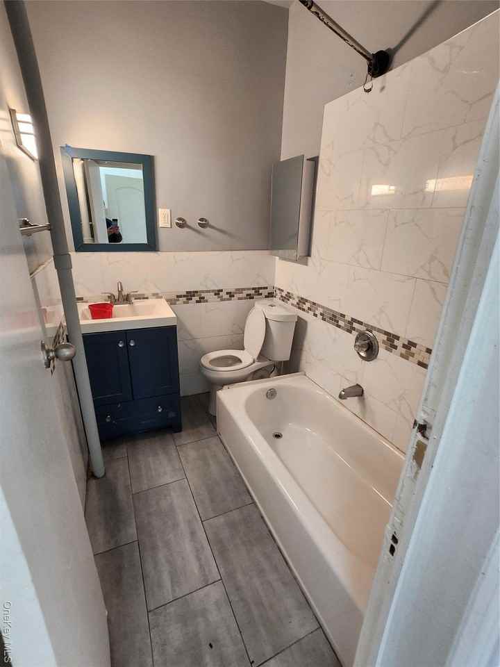 308 Hooper St - Photo 2 of 3