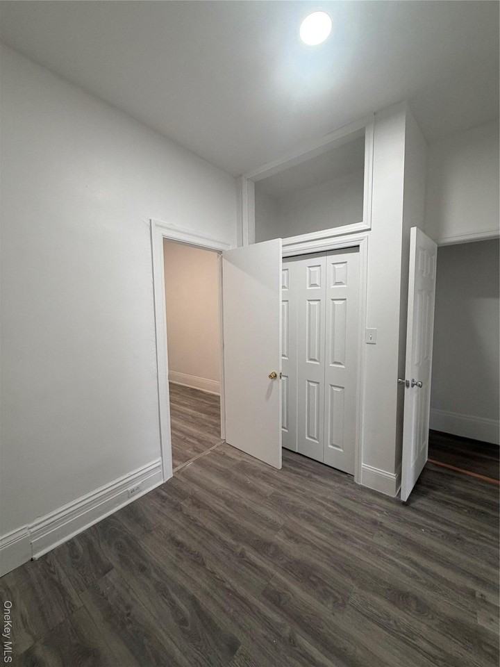 88 Cornelia St - Photo 4 of 8