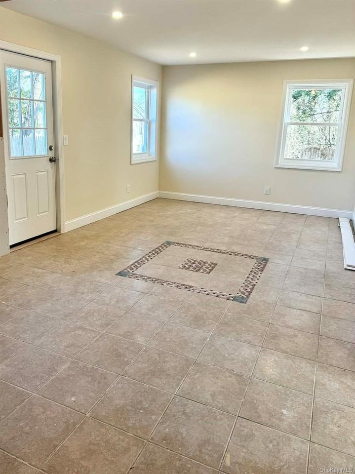 31 Perry Ln - Photo 2 of 5