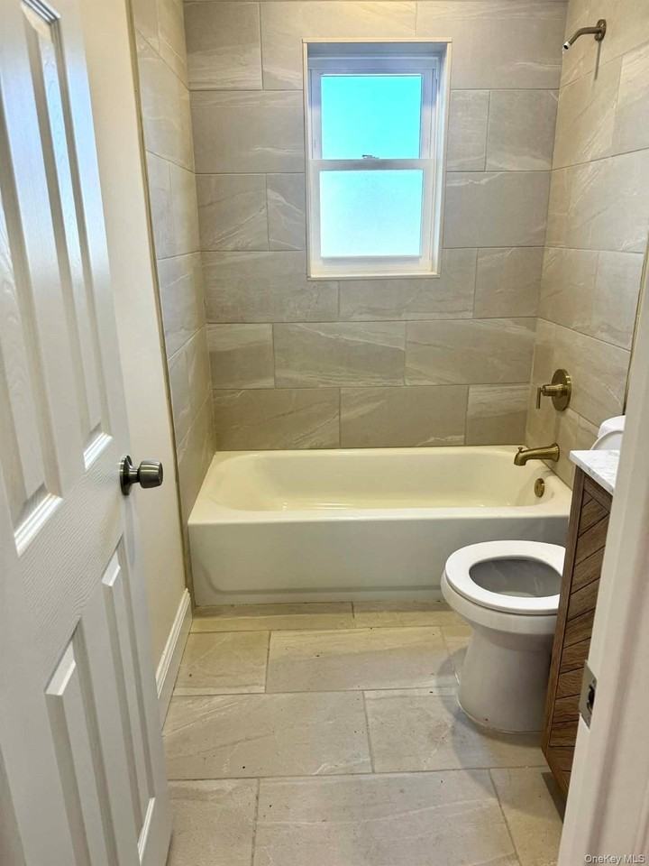 31 Perry Ln - Photo 3 of 5