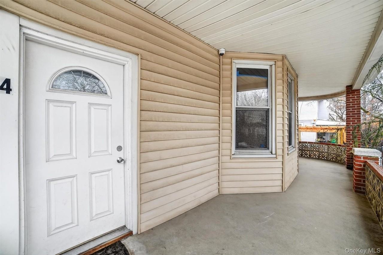 4 Amackassin Ter Apt 1 - Photo 2 of 6