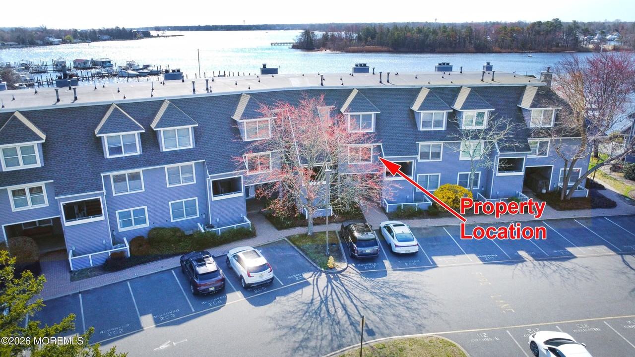 210 Spinnakers Cv - Photo 4 of 47