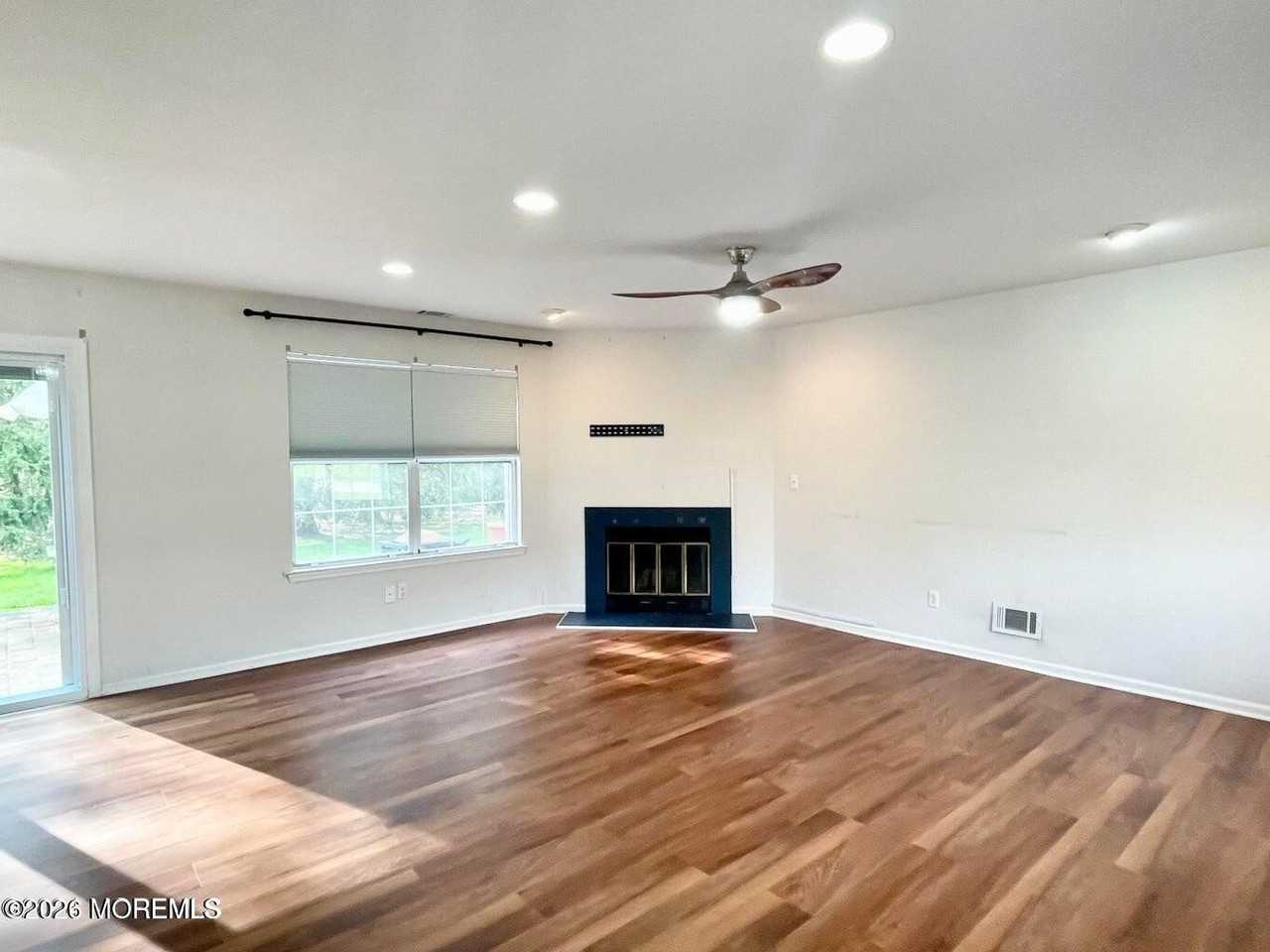 21 Evergreen Dr - Photo 3 of 30