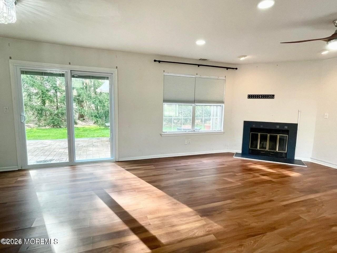 21 Evergreen Dr - Photo 4 of 30