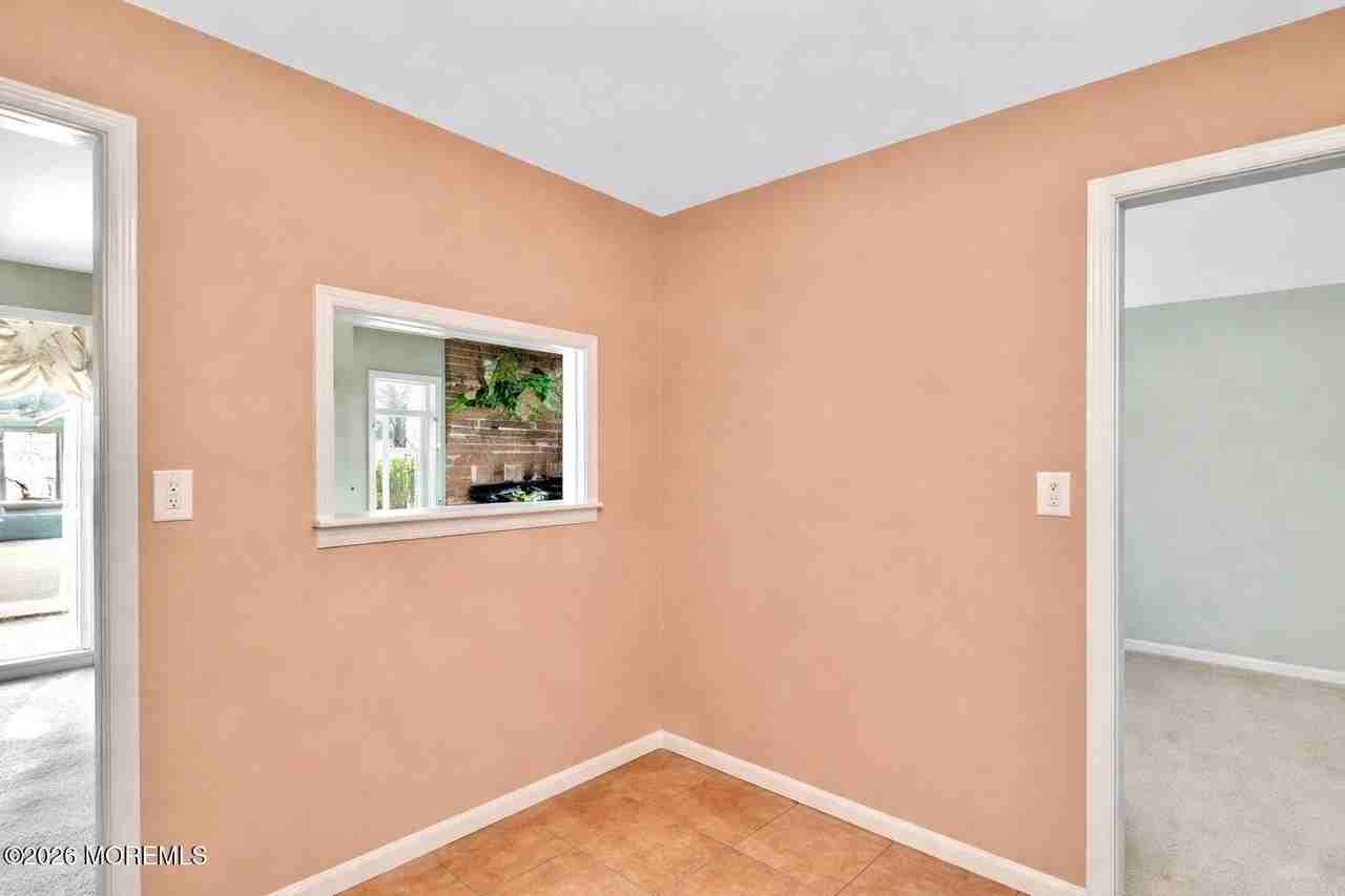 35 Breakwater Sq - Photo 4 of 20