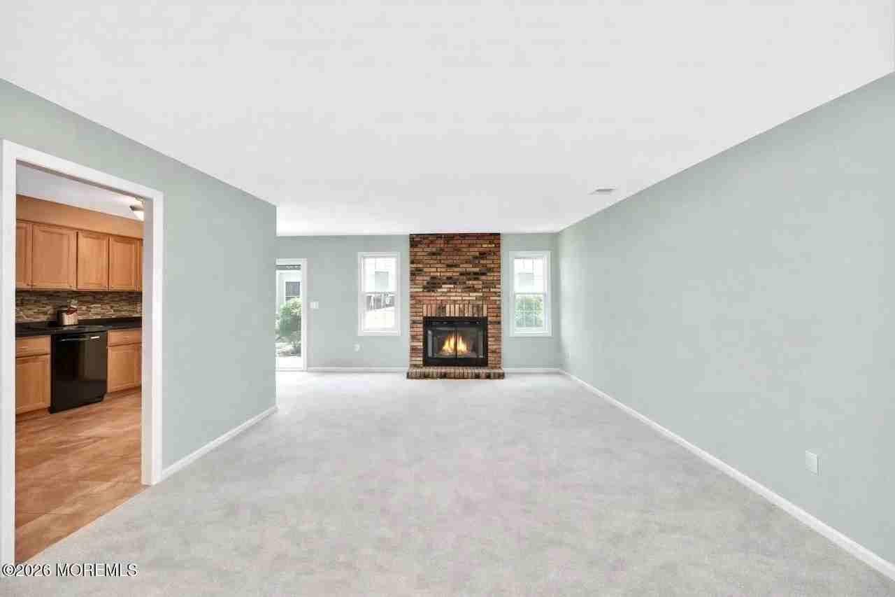 35 Breakwater Sq - Photo 5 of 20