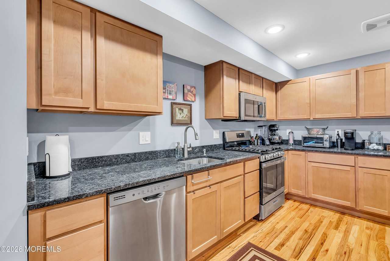 48 1st Ave Unit 302 - Photo 4 of 9