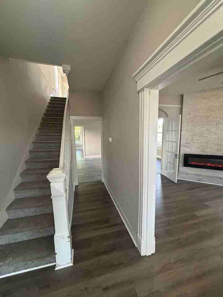 711 E 28th St - Photo 2 of 20