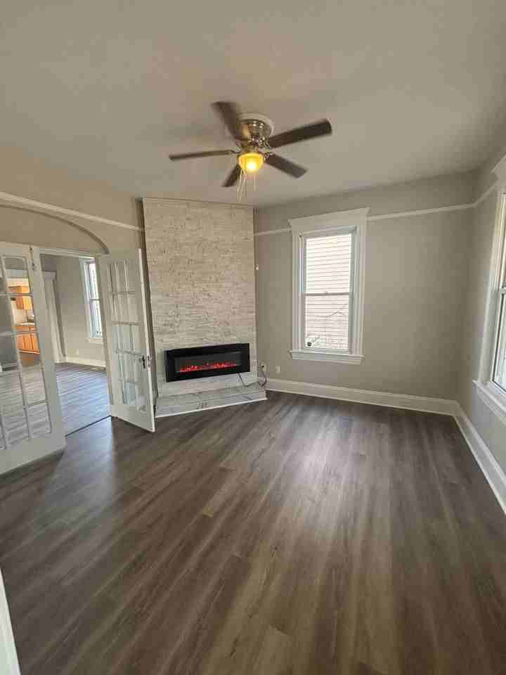 711 E 28th St - Photo 3 of 20