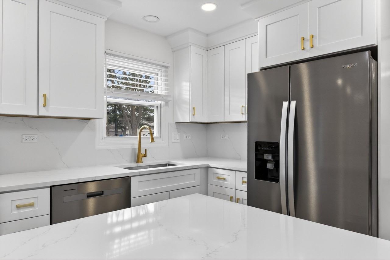 2301 Providence Ct - Photo 4 of 31