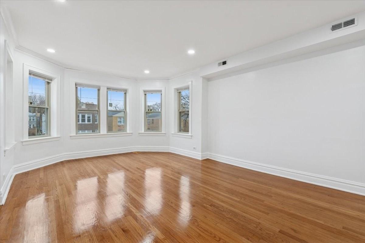 5412 N Kimball Ave Apt 2 - Photo 3 of 20