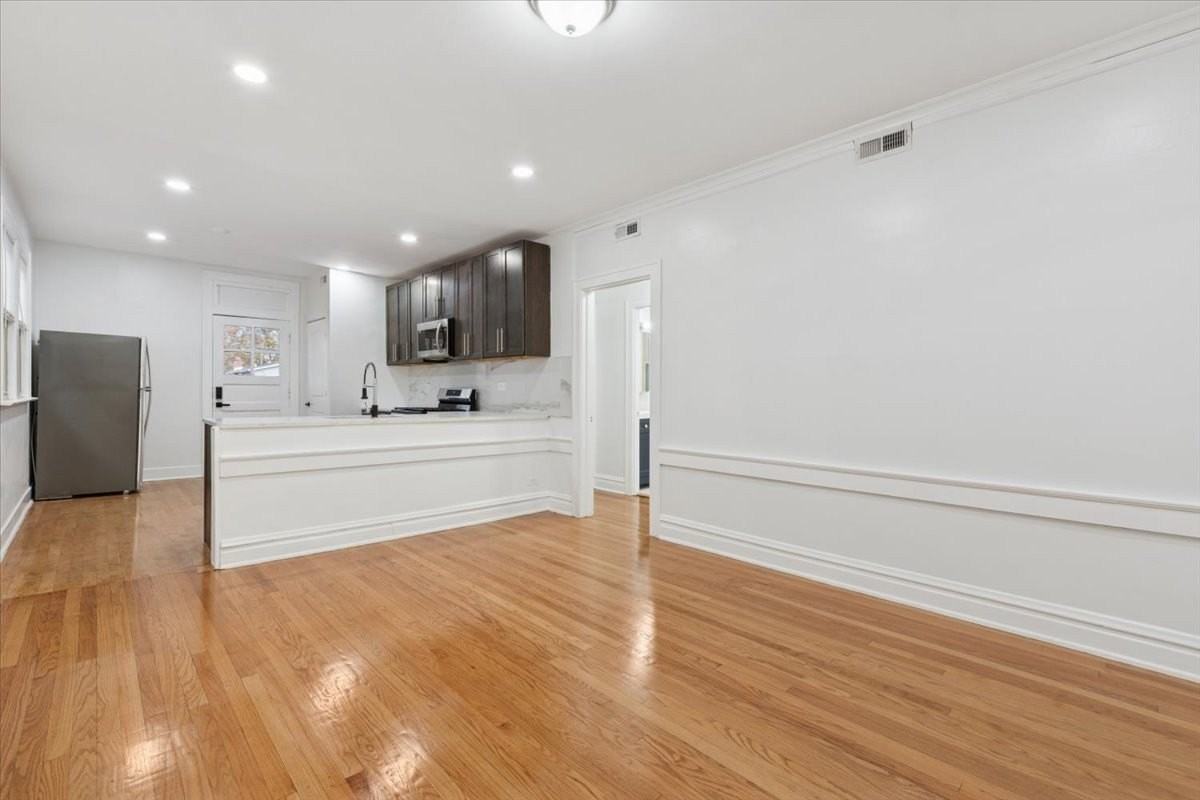 5412 N Kimball Ave Apt 2 - Photo 6 of 20