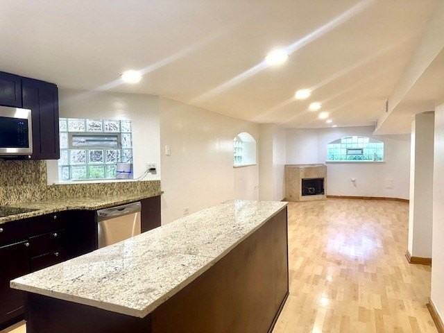 5618 N Artesian Ave Unit G - Photo 4 of 22