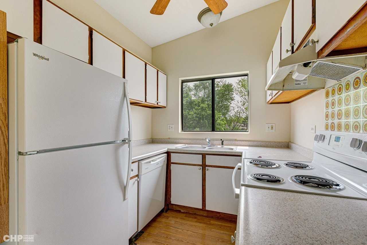 439 Berkshire Dr Apt 36 - Photo 2 of 16