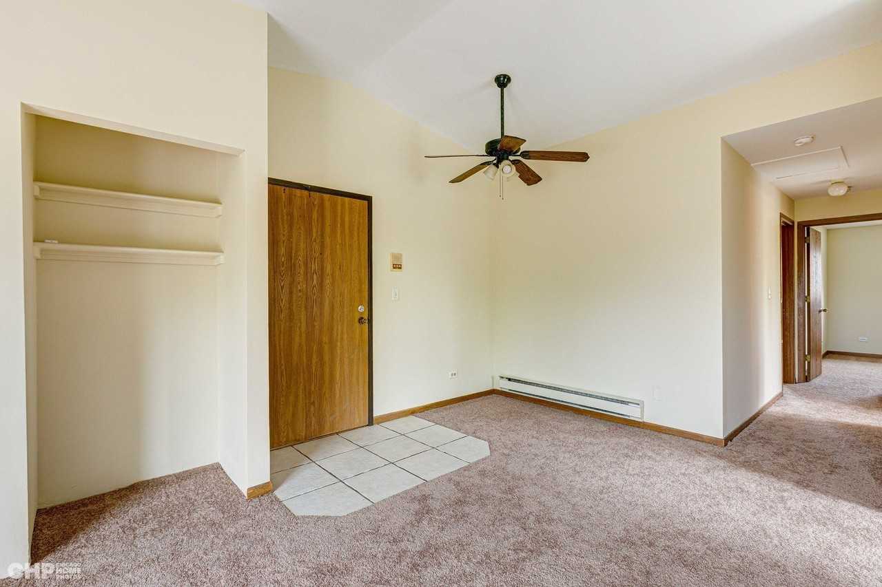439 Berkshire Dr Apt 36 - Photo 4 of 16