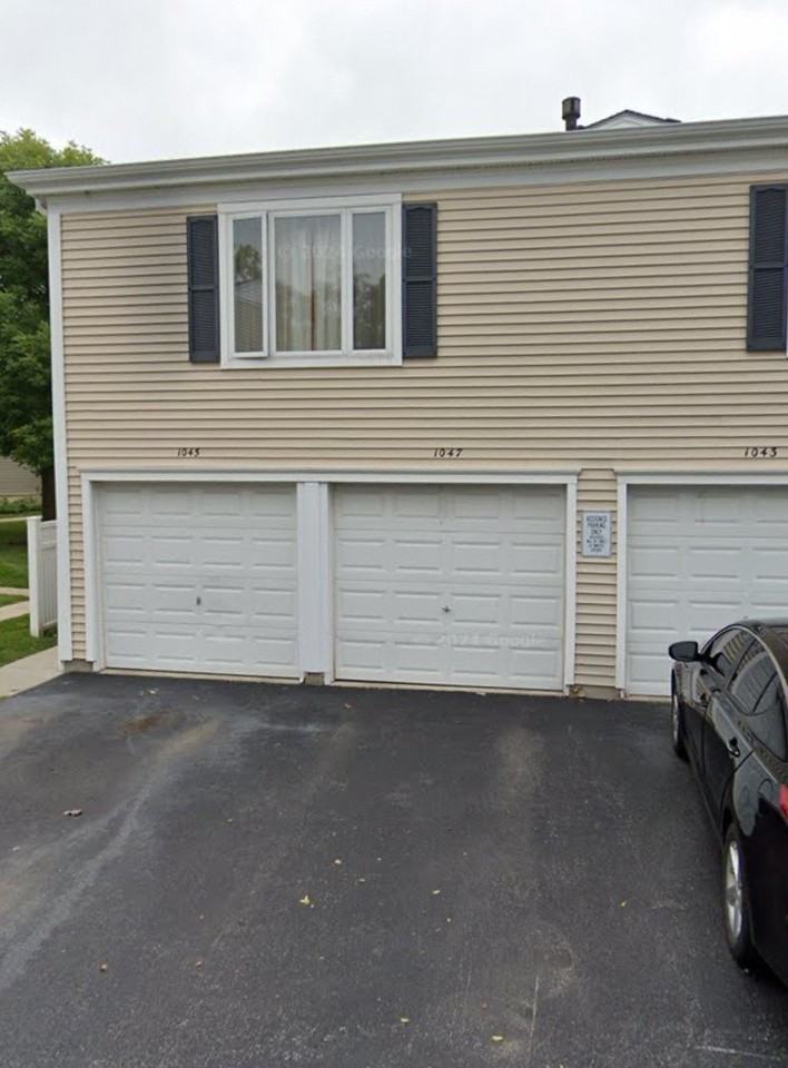 1085 Cove Dr - Photo 3 of 20