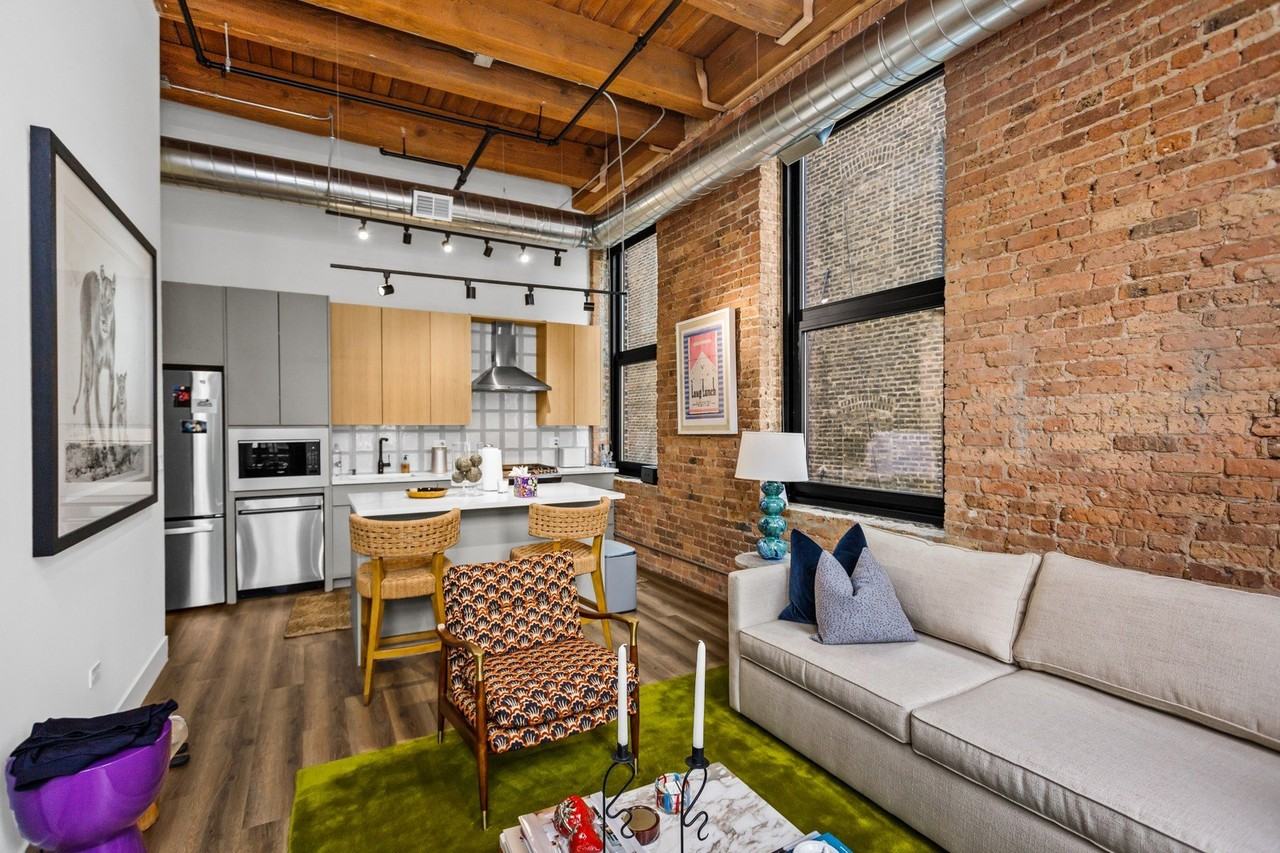 153 W Ohio St Apt 401 - Photo 3 of 15