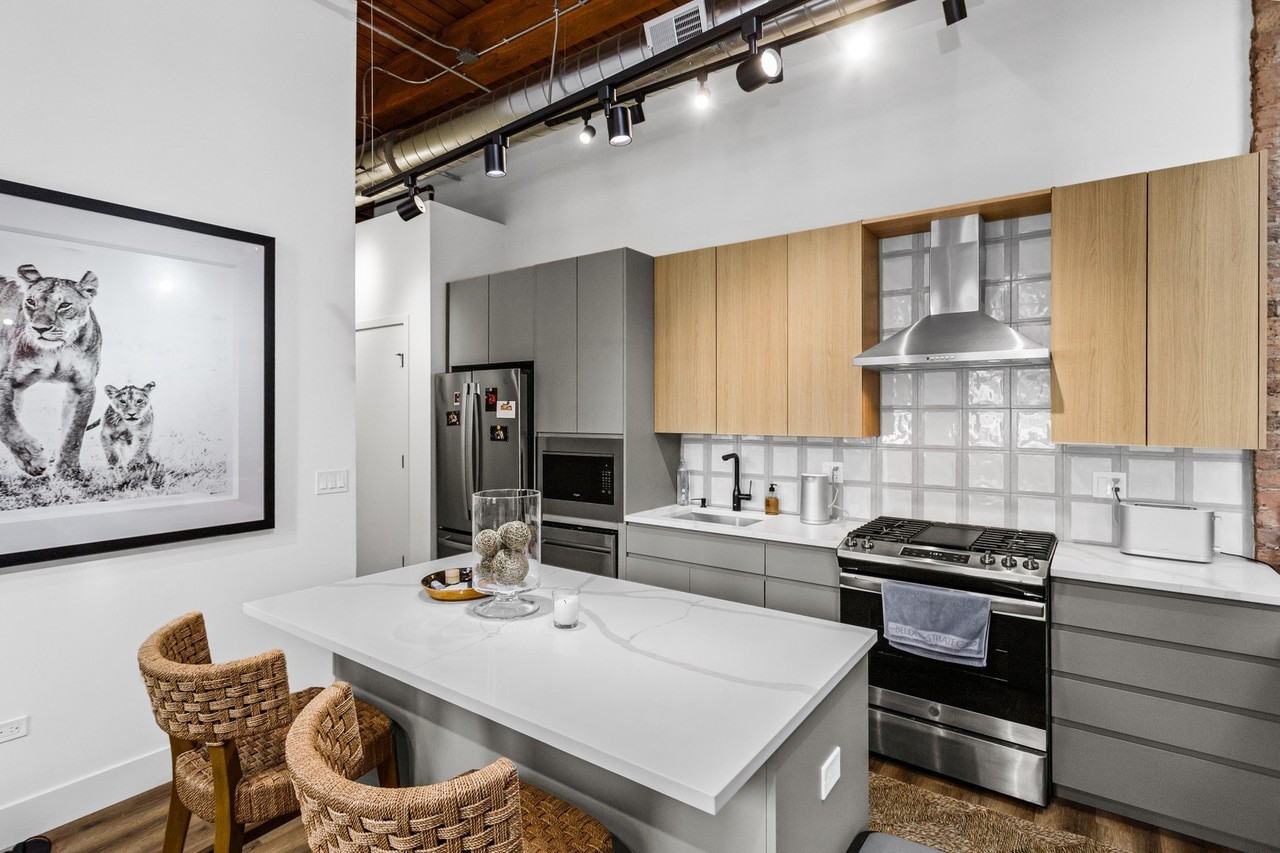 153 W Ohio St Apt 401 - Photo 5 of 15