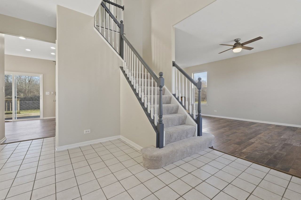 32804 Bending Creek Road - Photo 3 of 42