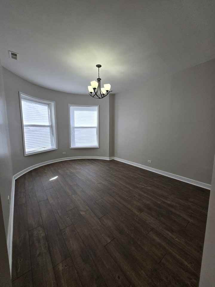 4749 S Prairie Ave Apt 2 - Photo 2 of 8