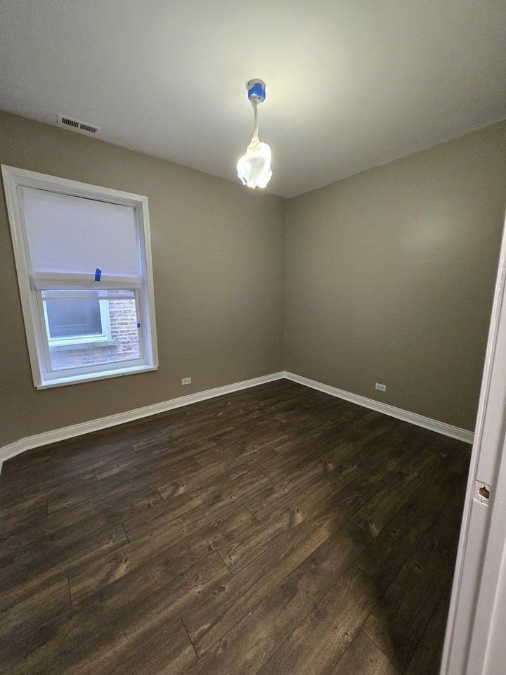 4749 S Prairie Ave Apt 2 - Photo 4 of 8