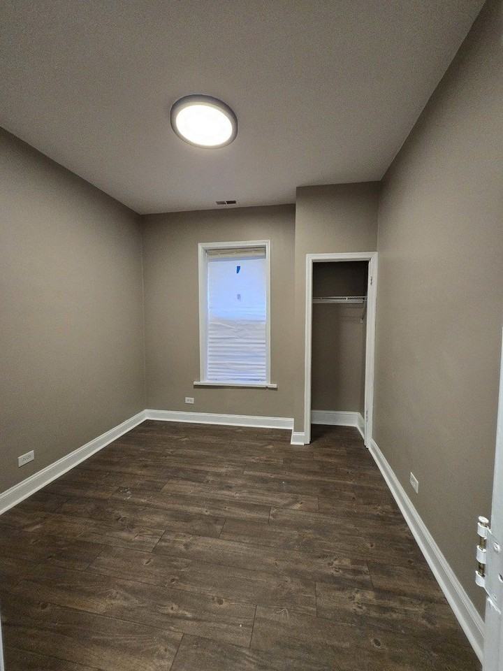 4749 S Prairie Ave Apt 2 - Photo 6 of 8