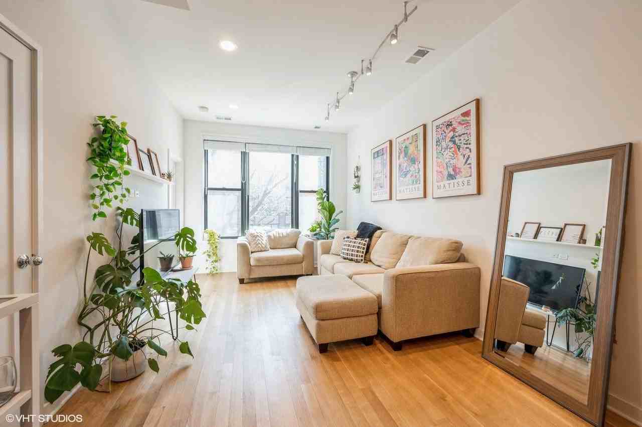 1022 N Ashland Ave Unit 2 - Photo 3 of 20