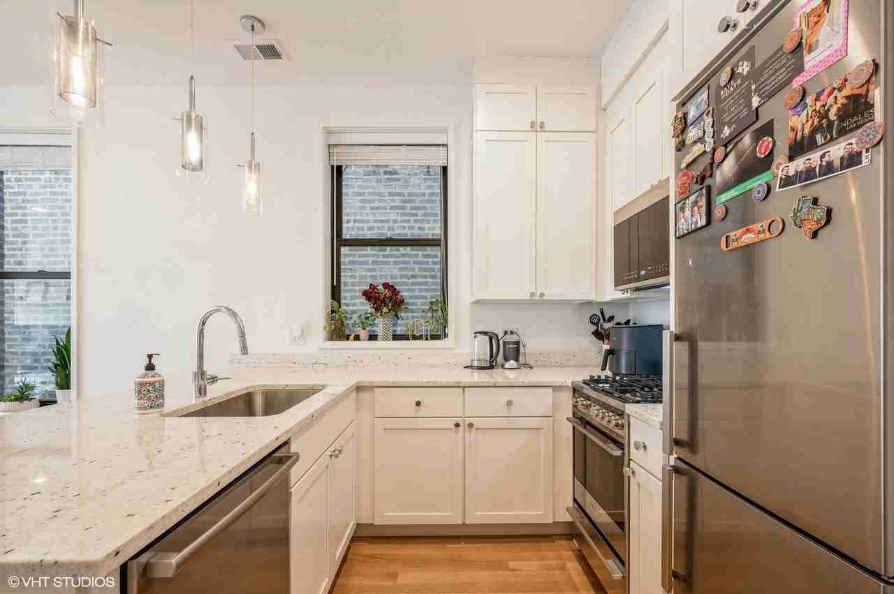 1022 N Ashland Ave Unit 2 - Photo 5 of 20