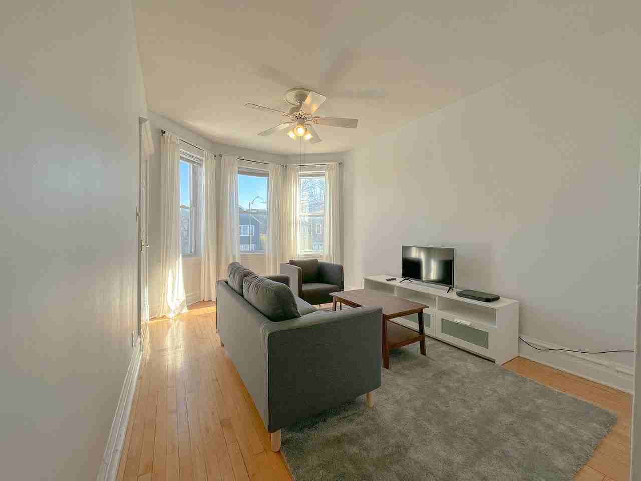2442 N Ashland Ave Apt 2 - Photo 2 of 14