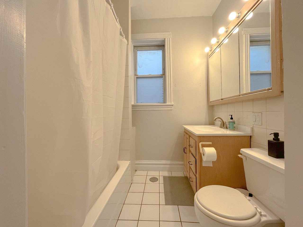 2442 N Ashland Ave Apt 2 - Photo 4 of 14