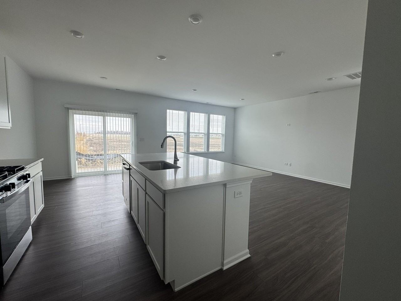 25732 W Wakefield Dr Unit 25732 - Photo 6 of 23