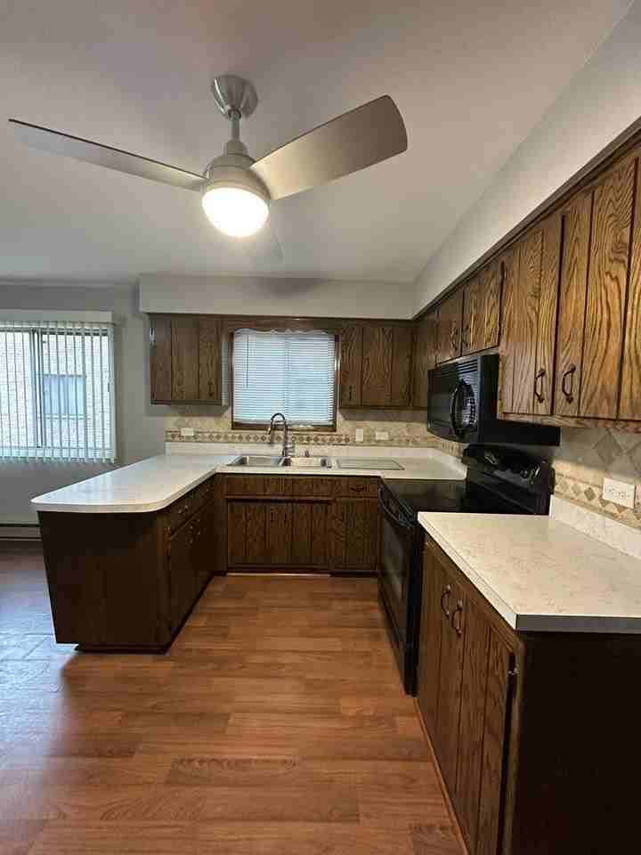 6334 W 65th St Apt 2n - Photo 5 of 9