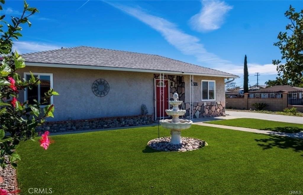 6781 Jacaranda Ave - Photo 5 of 33