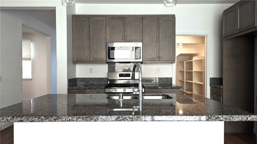 7449 Channel View St - Photo 4 of 29